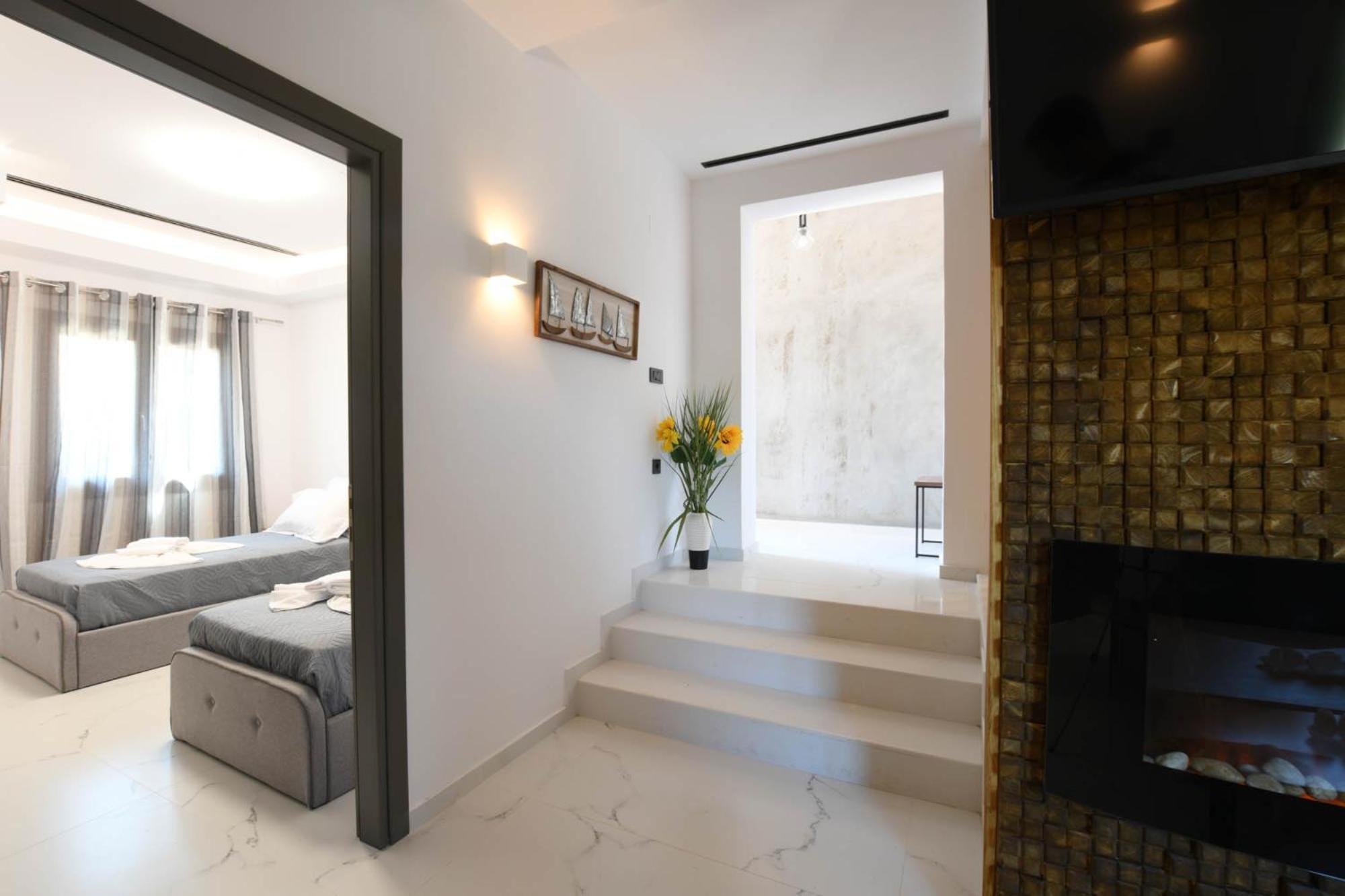 Orion Eco Suites Karteros Quarto foto